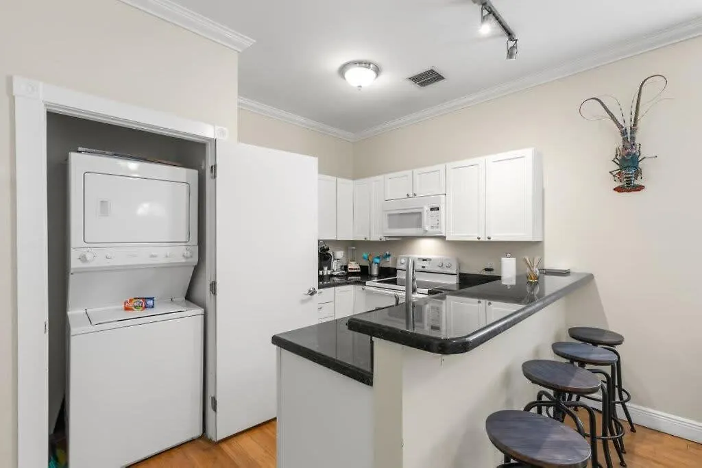 Mesa House, Dos -Unreal Location Apartment Key West